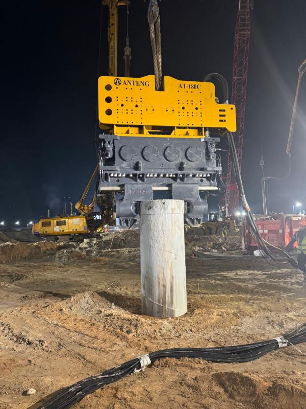 Vibro Hammer in full casing construction